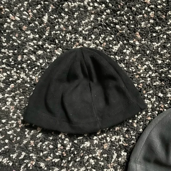 NO BRAND | Set of 2 Black & Grey Polyester Beanies - Picture 3 of 4